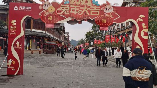 一个因为吃饭邂逅的古镇，风景不错，吃饭的味道更重要，实话说味