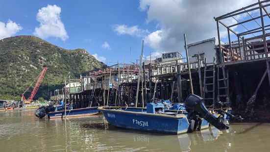 跟昂坪连一起游览十分方便，大澳通在昂坪市集换乘21路巴士，去