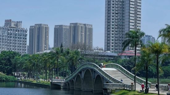 免費入園哦，水清景美，晴天適合出來逛的公園，看看水上倒影，可