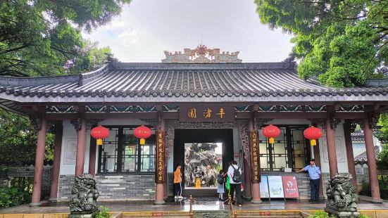 仲夏時節，煙雨蒙蒙。豐渚園荷花池呈現出&ldquo;接天蓮恭