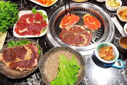 鸿源碳火烤肉城