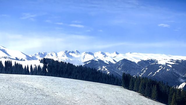 Zhaosu Man Coral Cloud Grassland Scenic Area