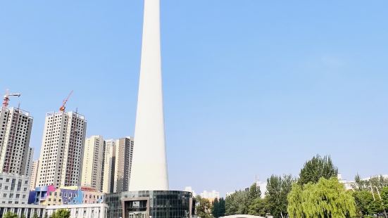 彩电塔塔高305.5米，钢筋混凝土结构，曾被誉为亚洲同类结构