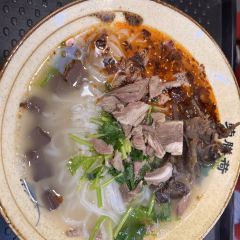 荣膳荷水城羊肉粉(百色店) User Photo
