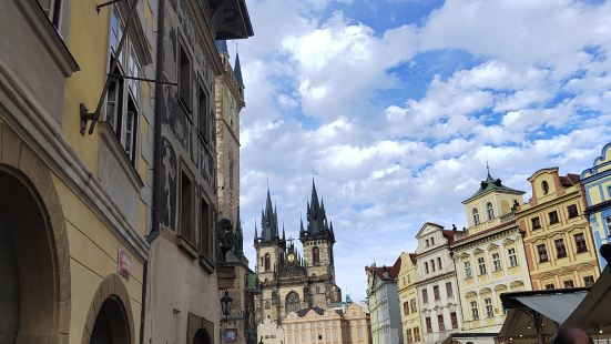 作為第一個整座城市被列為世界遺產的城市，布拉格的建築和老城廣