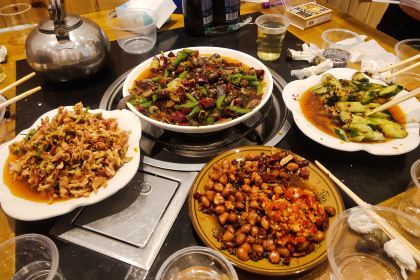 旺点石泉石锅鱼坊