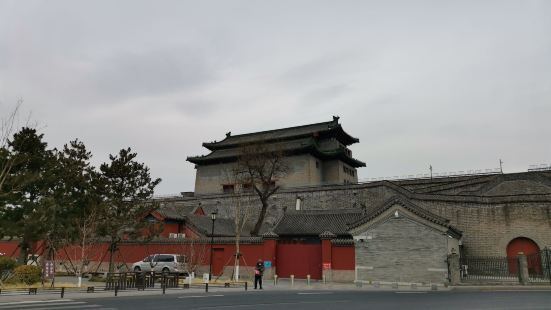 德胜门箭楼 ，位于北京市西城区城北垣西侧 是北京内城九座城门