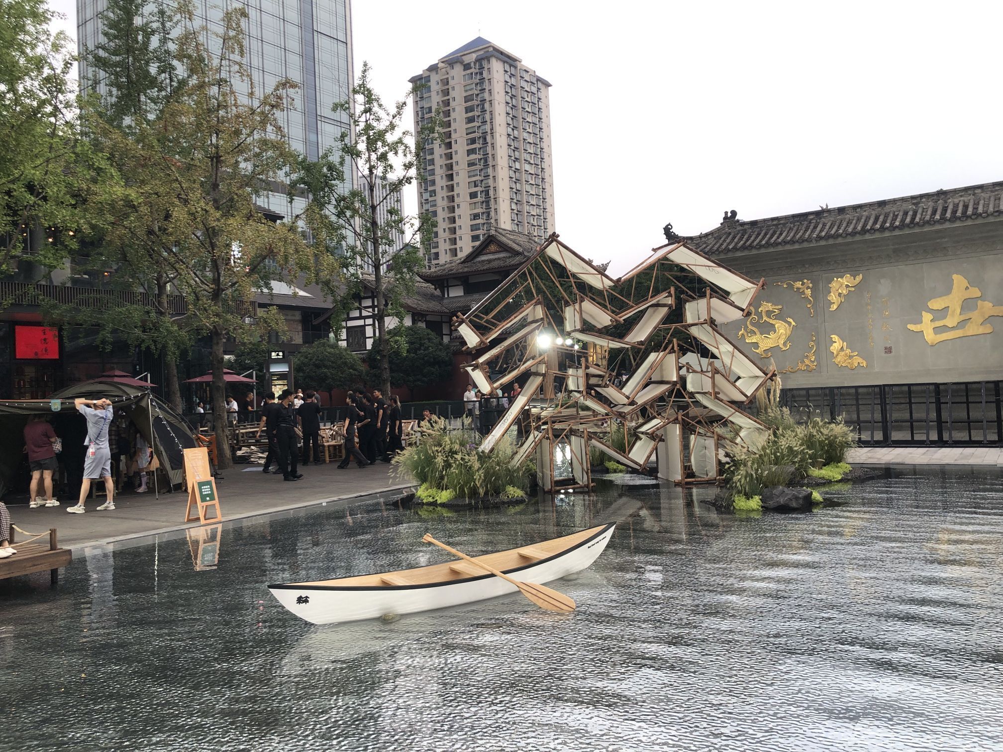 Chengdu China on X: The Sino-Ocean Taikoo Li #Chengdu, the most popular  shopping block in the city, now sees a recovery. Let's have a look at the  trendy girls.  / X