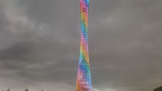 广州塔是广州的地标性建筑，塔高454米，天线桅杆高146米，