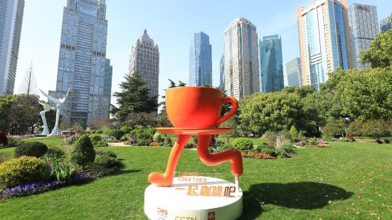 陆家嘴中心绿地位于上海浦东新区陆家嘴金融贸易中心区核心地段，