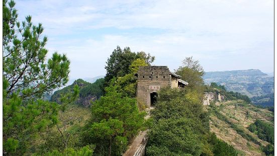 魚木寨， 土家族山寨，位於鄂渝交界處，東距利川市61公里，四