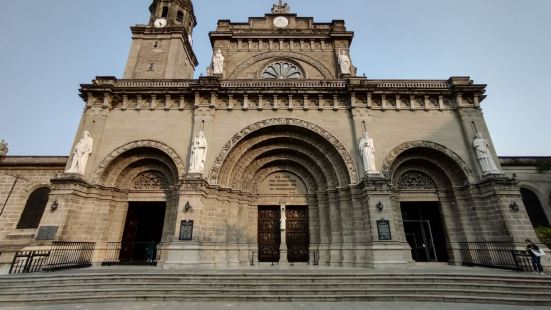 马尼拉教堂（Manila Cathedral）是菲律宾最大和