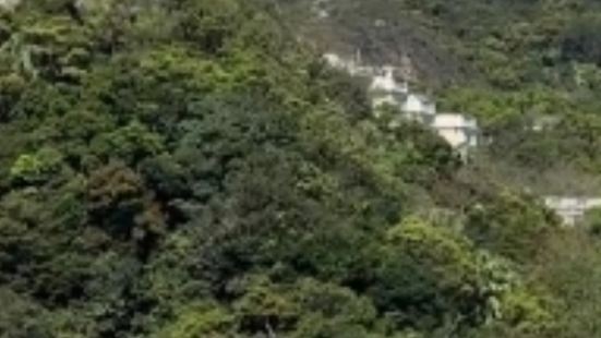 太平山，中国香港首屈一指的旅游名胜，山顶凌霄阁外形呈十分独特