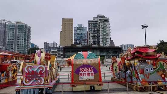 位于澳门半岛的塔石广场值得花时间一游,特别是新年或者节庆日,