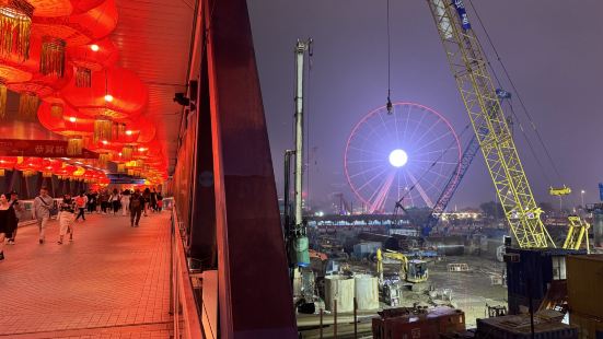 坐天星小轮时上船的码头,也就是轮渡码头,有自助售票机,接受1