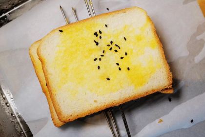 高原炭火牛肉(金三角店)