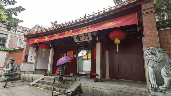 承天寺，位于福建省泉州市中心承天巷对面南俊巷东侧，又名月台寺