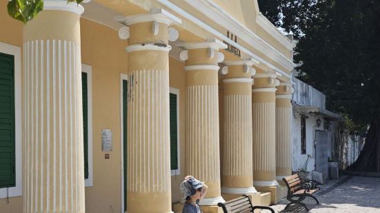 路环图书馆&zwnj;，位于澳门路环十月初五马路，是一座建于