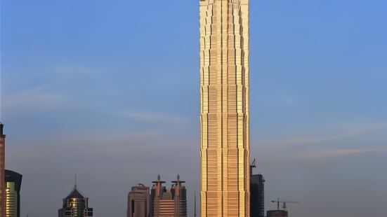 上海金茂大厦位于浦东新区陆家嘴金融贸易区，世纪大道88号，是