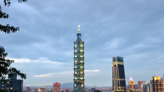 台北101大厦是台北地标建筑，建筑风格独特，令人过目难忘。每