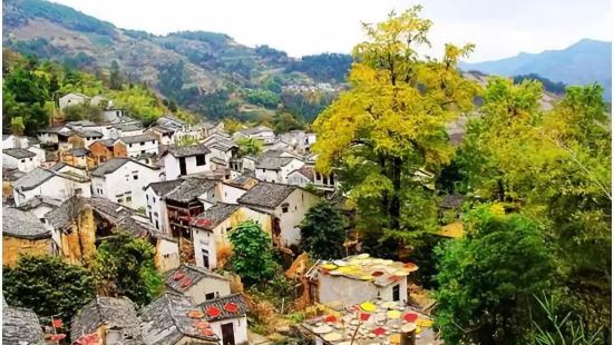 石潭村，位於中國歷史文化名城歙縣南部，坐落於美麗的昌源河之濱