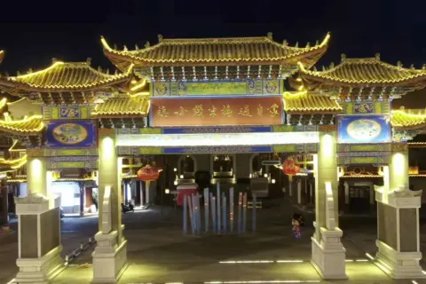 Mengzi Cross Bridge Rice Noodle Town