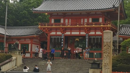 京都的网红神社，每天游客来此非常多