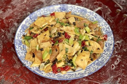 一步岭土鸡土菜馆