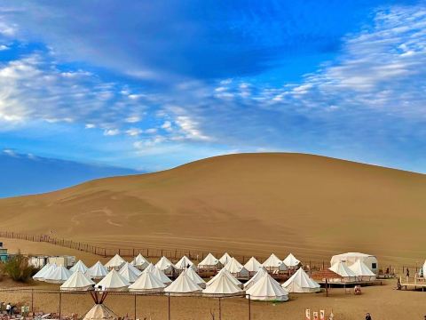 Dunhuang Mingsha Mountain Desert Camping Off-road Base (Mingmo Wild Luxury)