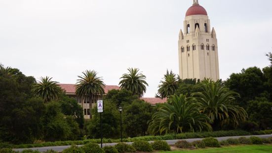 斯坦福大學是美國常春藤大學之一，以優秀的學生科技創新和創業能