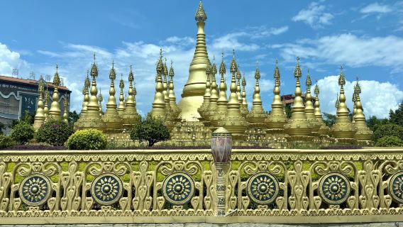 Mangshi Little Golden Pagoda