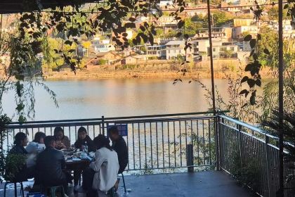 湖边天天鲜鱼馆