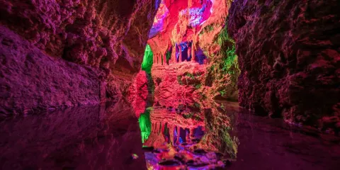 靈山聚龍洞