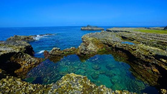 澎湖南海玄武岩自然保留區（東吉嶼、西吉嶼、頭巾、鐵砧）位於台