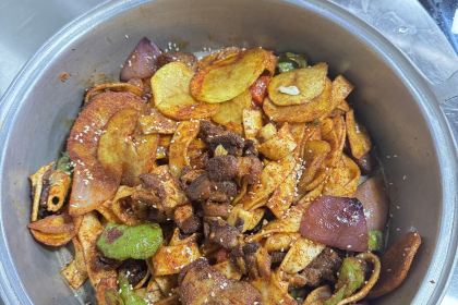 聚馨苑特色柴火鸡·牛蝎子