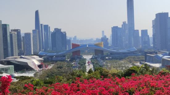 深圳，这座日新月异的都市，市民中心可谓是文化与科技的中心，是