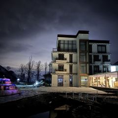 新都桥山屿漫居民宿·餐厅 User Photo