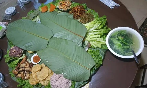 傣景園景頗族綠葉手抓飯