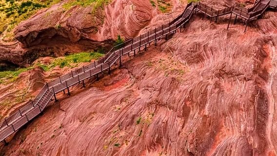 Gongge Gully Danxia Landform