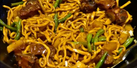 強百味鐵鍋燜面