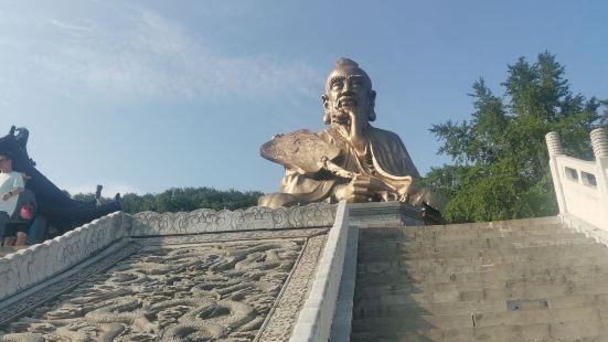 Statue of Lao Tzu