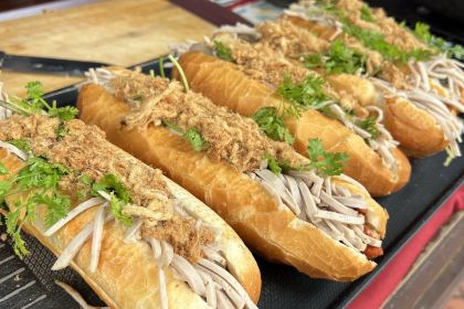 Le Khaoji Cafe & Hangout