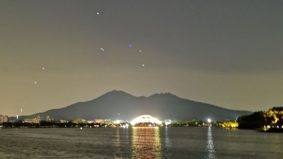 可以說是金陵名片、帝王嘉園，風光四季，花鳥蟲魚🐟，站在觀山