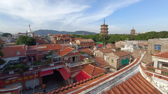 东西塔在泉州西街开元寺内 是泉州的地标建筑，泉州的旅游名片。