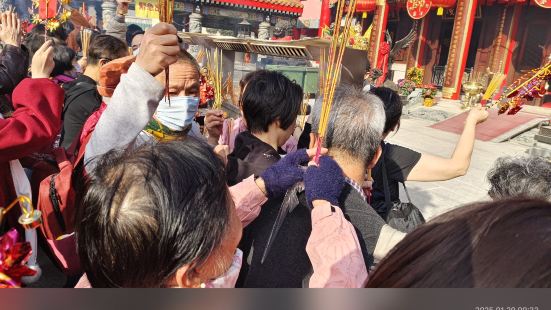 【景点】必去财神殿，为财神贴金，请香，还能请元宝和如意100