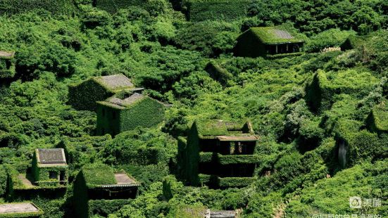 枸杞島無人村是網紅打卡地。在與枸杞島一橋相連的嵊山島上，有個