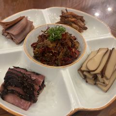 荥经七星园酒店·餐厅 User Photo