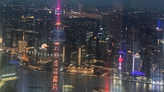 建议路线:上到金融中心的观光厅,观光厅可以去俯瞰上海,黄浦江