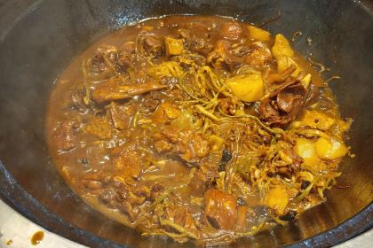 山里屯铁锅炖(温泉街店)