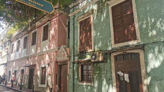 到郑家大屋游览经过的地方,顺便游了,是早期澳门开埠的时候葡国